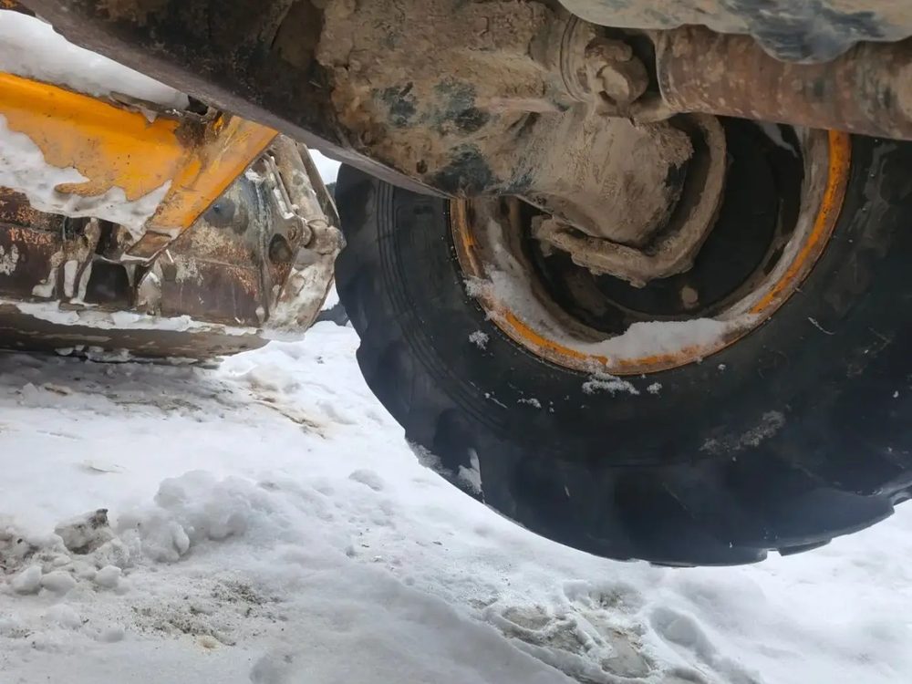 Осмотр ходовой части зимой на объекте